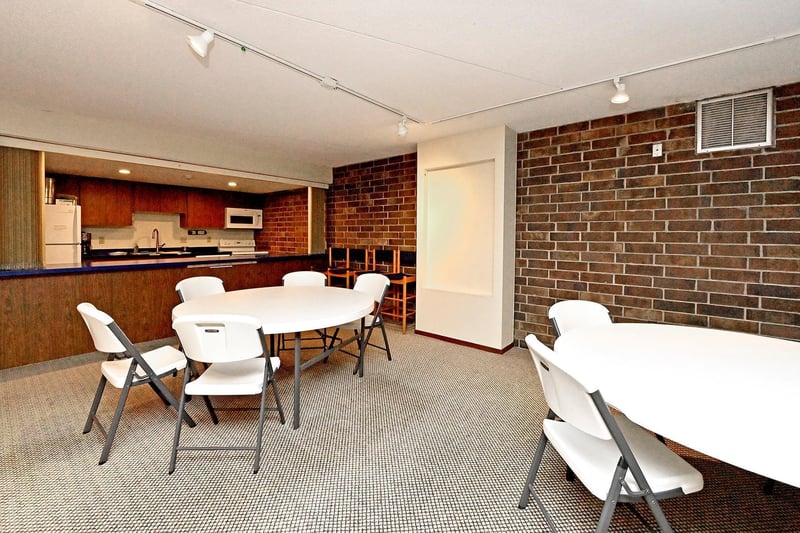 1700 Lexington Ave S #403, Mendota Heights, MN 55118