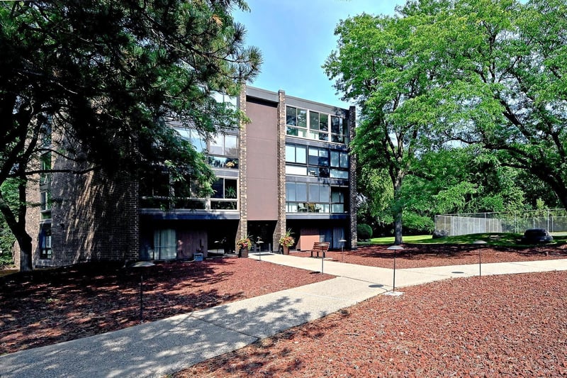 1700 Lexington Ave S #403, Mendota Heights, MN 55118