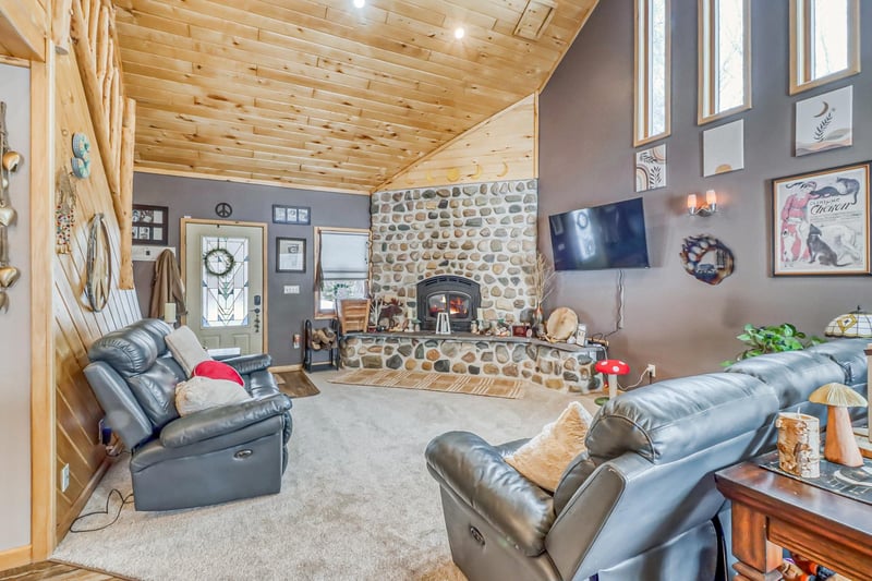 57897 175th St, Menahga, MN 56464