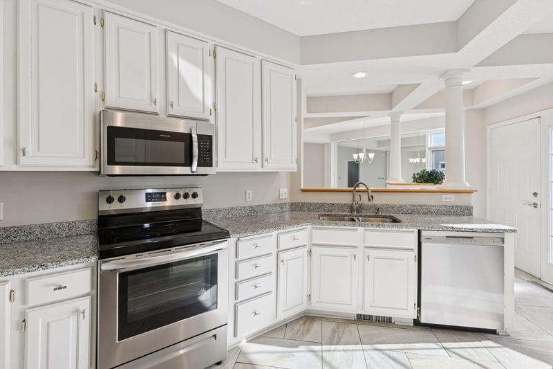 2437 Skyline Dr, Bloomington, MN 55425