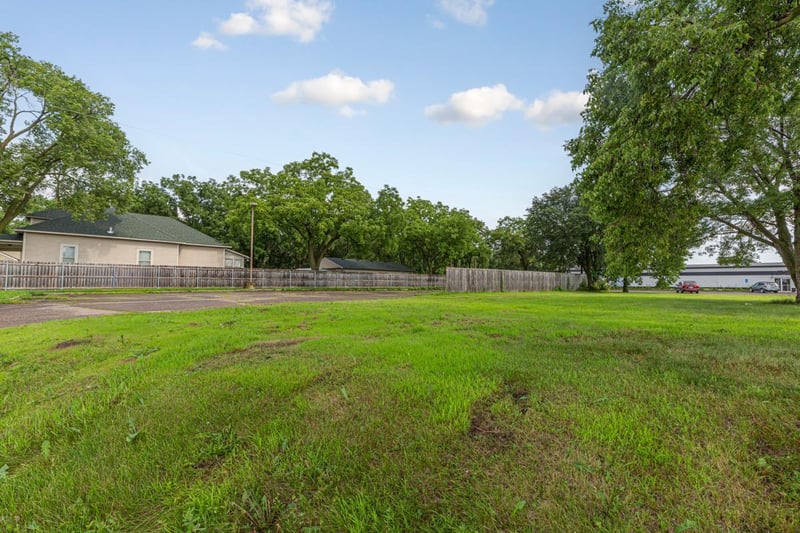 1425 4th St NW, Faribault, MN 55021