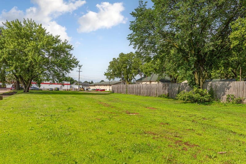 1425 4th St NW, Faribault, MN 55021