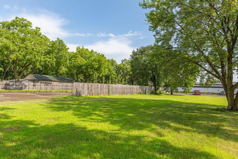 1425 4th St NW, Faribault, MN 55021