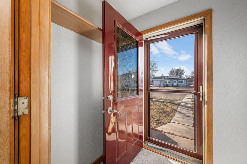 315 E 12th St, Blue Earth, MN 56013