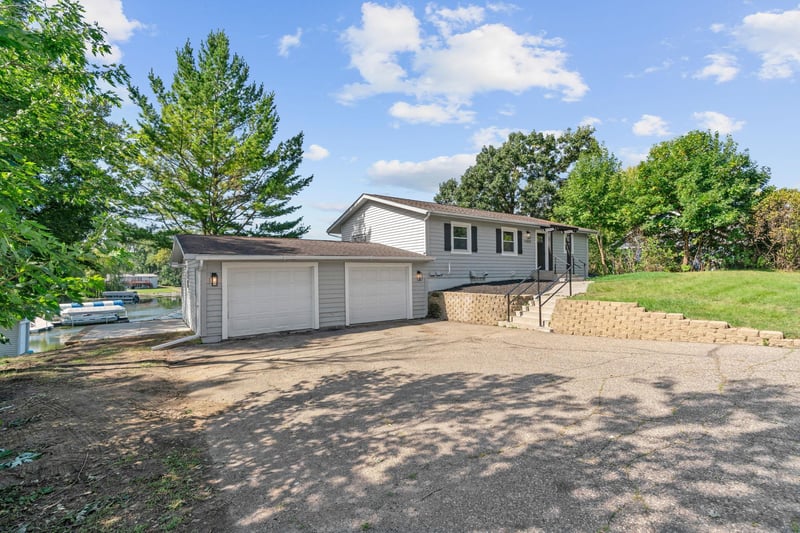 14858 Oakland Beach Ave SE, Prior Lake, MN 55372