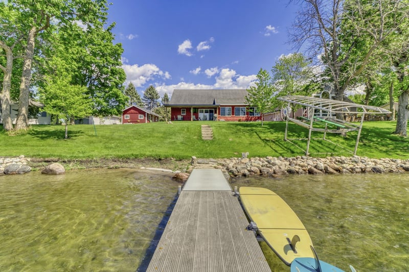 290 Shorewood Dr, Detroit Lakes, MN 56501