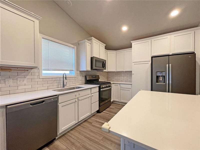 23134 Wood Ln, Rogers, MN 55374