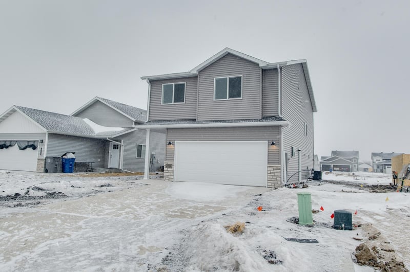 2516 38th Ave S, Moorhead, MN 56560