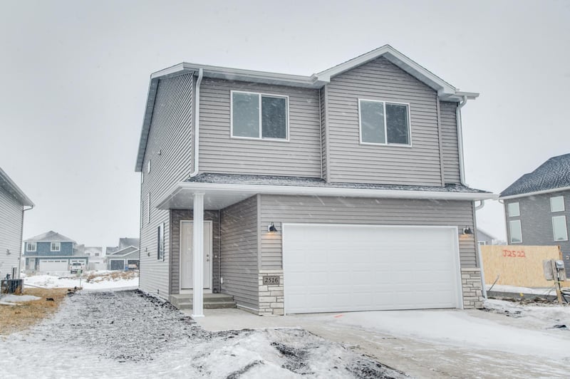 2516 38th Ave S, Moorhead, MN 56560
