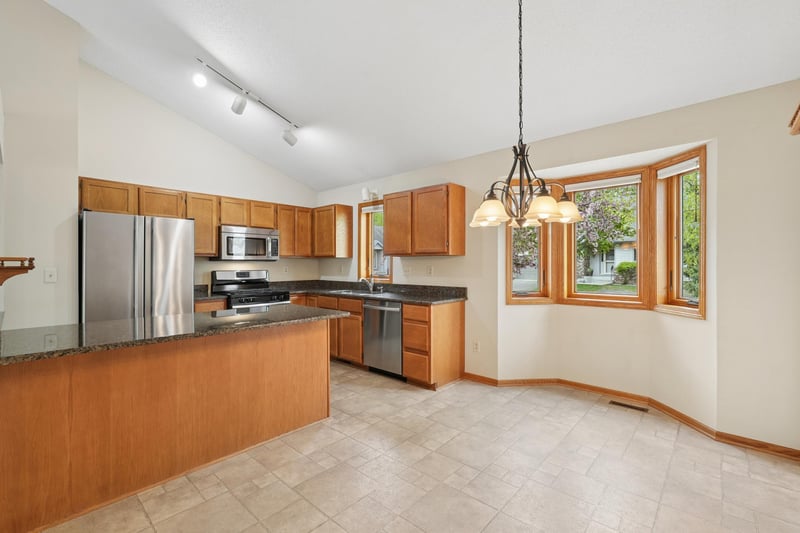 13530 Parkwood Dr, Burnsville, MN 55337