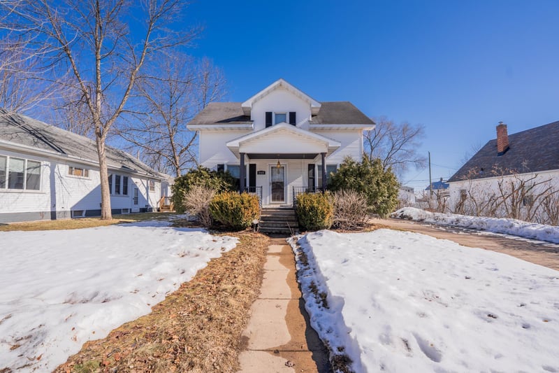 2123 8th St, Eau Claire, WI 54703