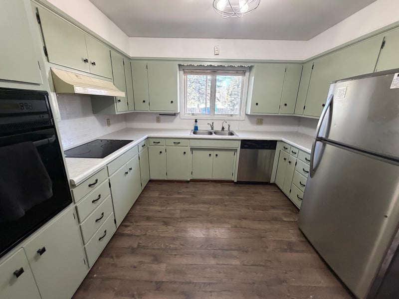 842 Fir Ave, Bird Island, MN 55310