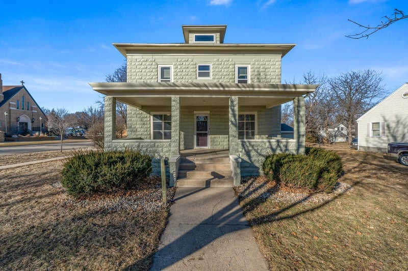 201 E Adams Ave, Luverne, MN 56156