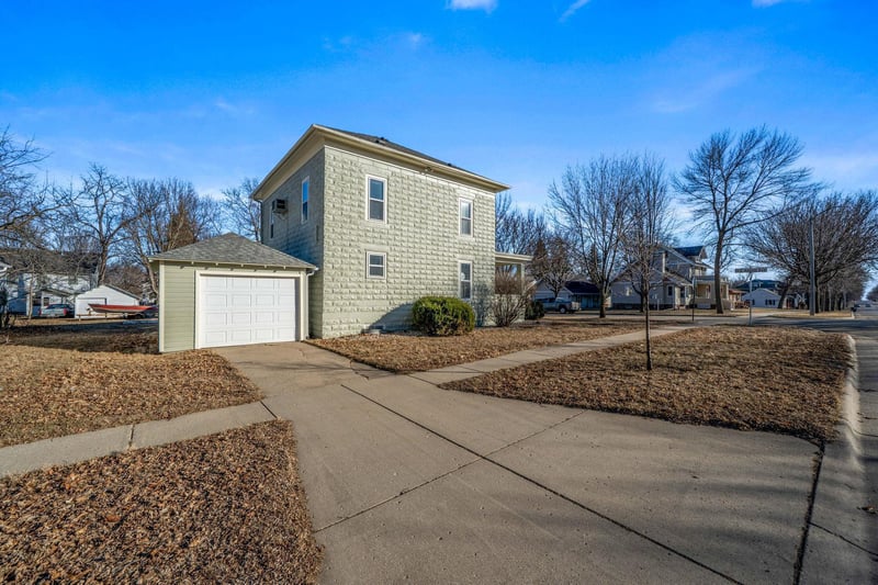 201 E Adams Ave, Luverne, MN 56156