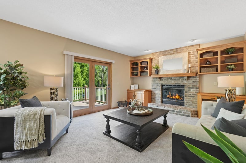 9220 Hillside Trl S, Cottage Grove, MN 55016