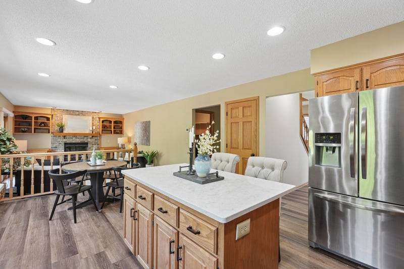 9220 Hillside Trl S, Cottage Grove, MN 55016