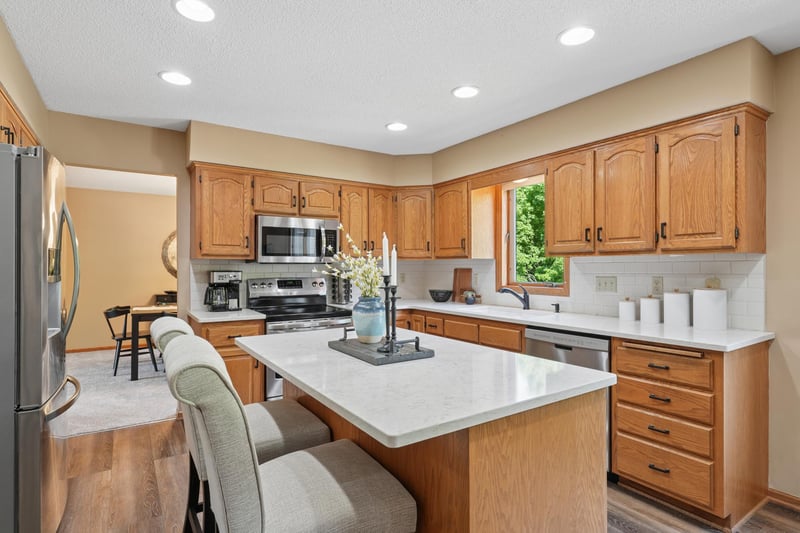 9220 Hillside Trl S, Cottage Grove, MN 55016