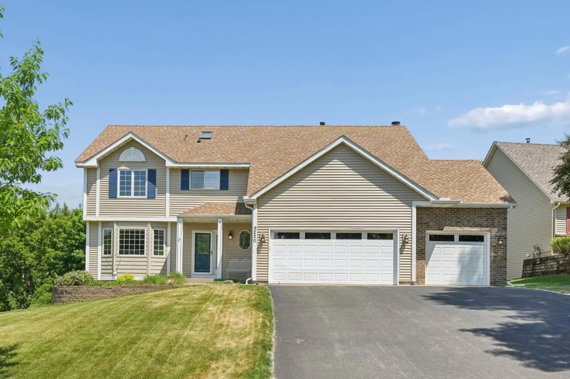 9220 Hillside Trl S, Cottage Grove, MN 55016