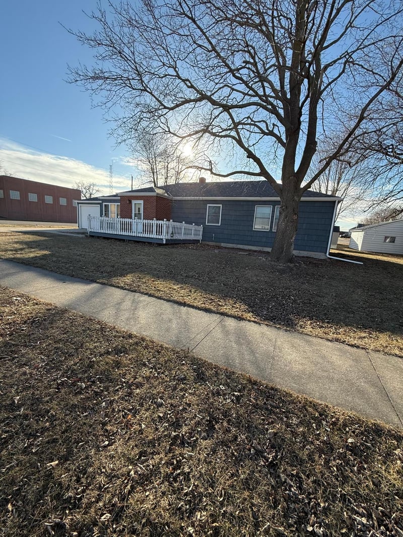 201 N Front St, Okabena, MN 56161