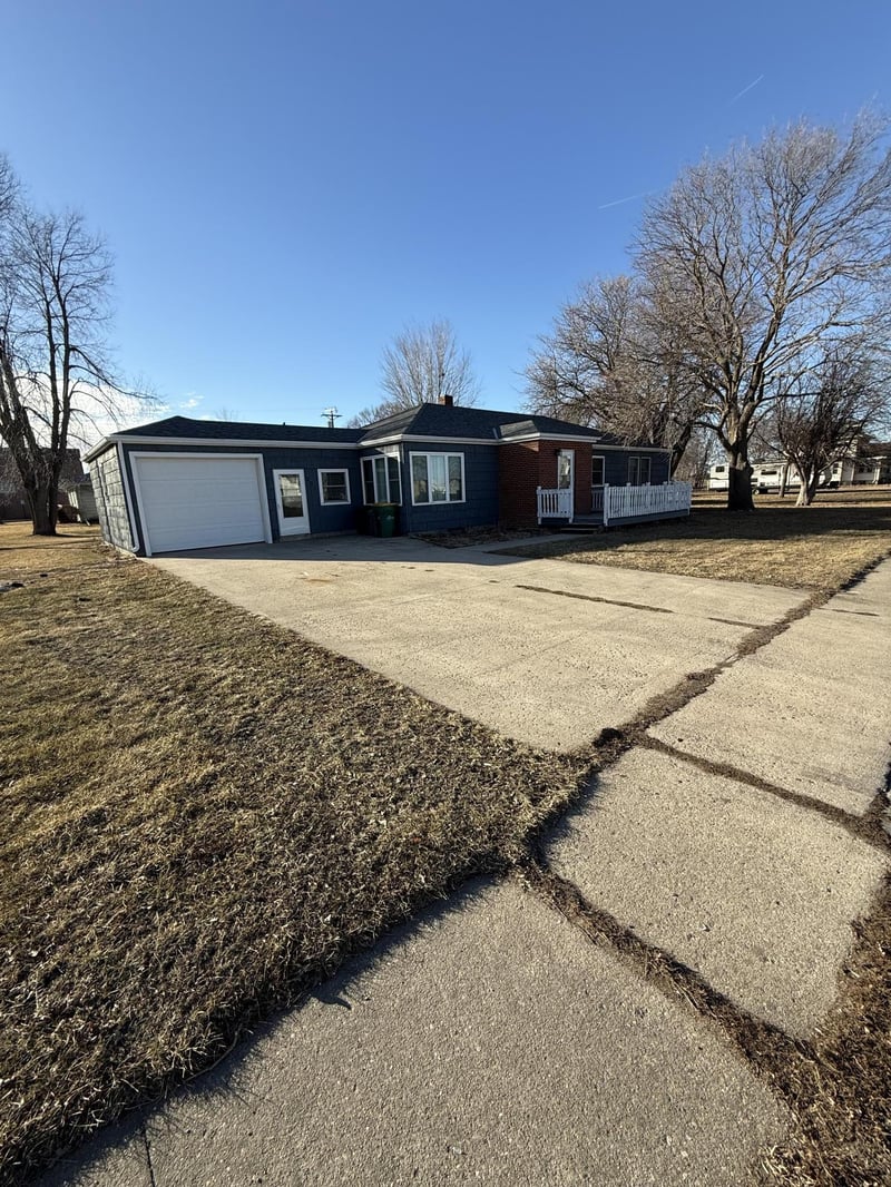 201 N Front St, Okabena, MN 56161