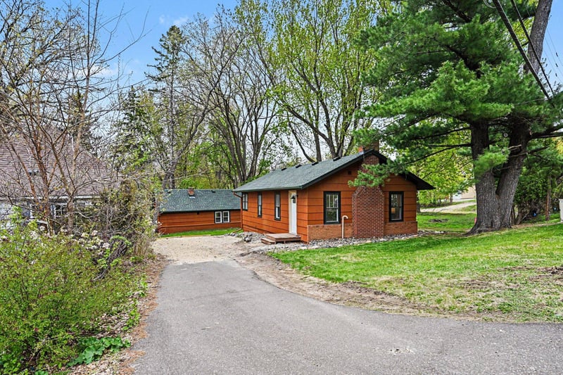 87 Juniper St, Mahtomedi, MN 55115