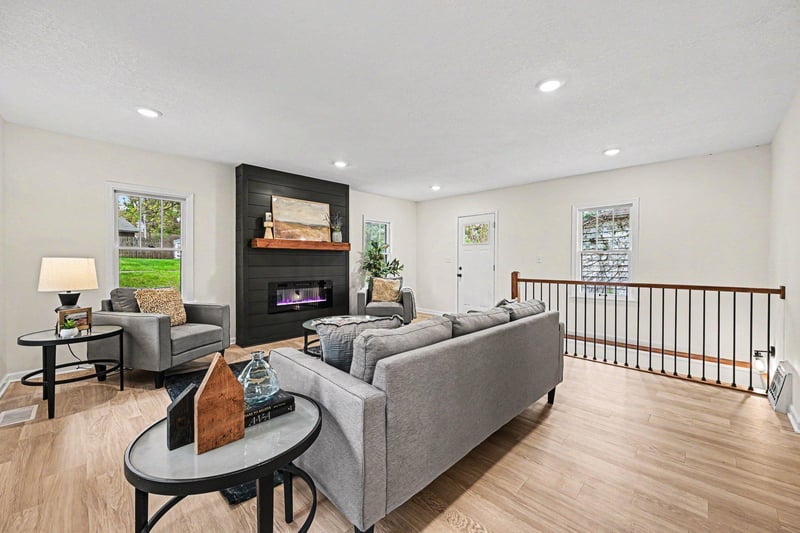 87 Juniper St, Mahtomedi, MN 55115