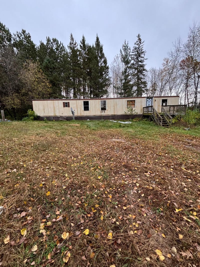 1995 Royal Heights Ln, Braham, MN 55006