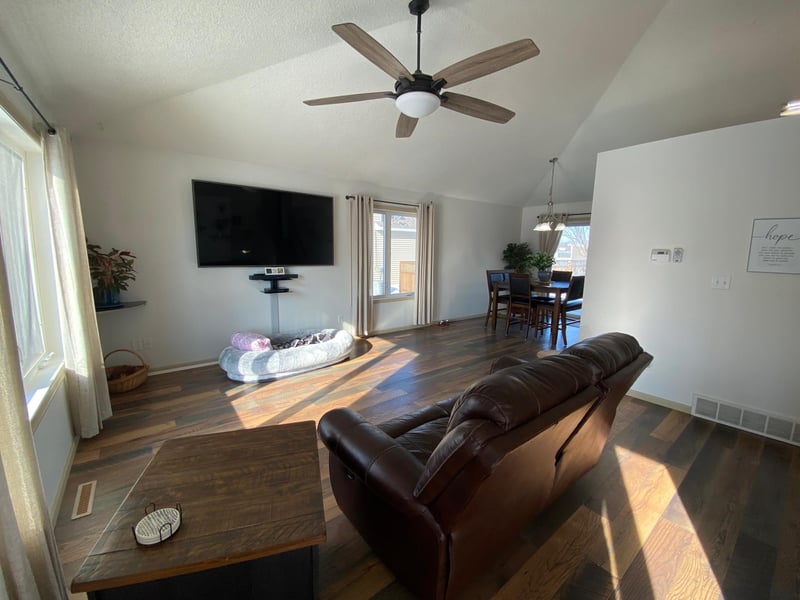 517 Elliot Dr SE, Grand Meadow, MN 55936