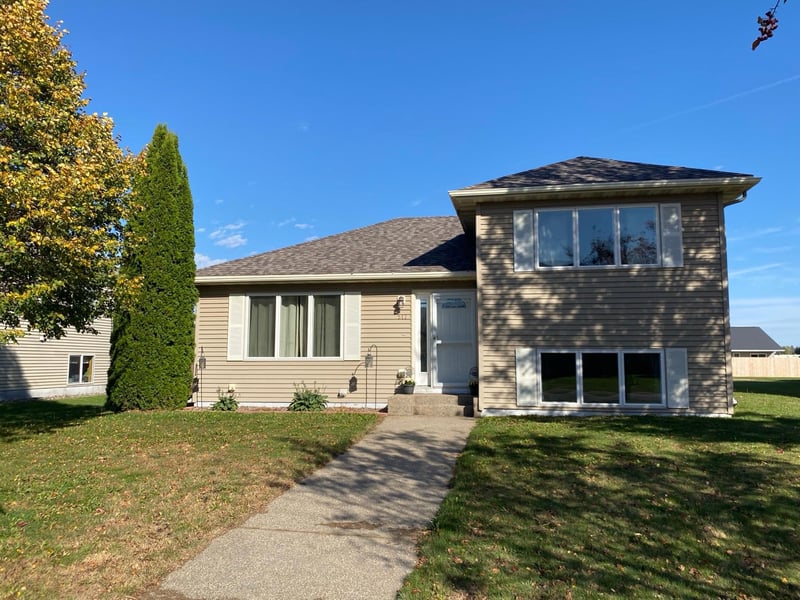 517 Elliot Dr SE, Grand Meadow, MN 55936