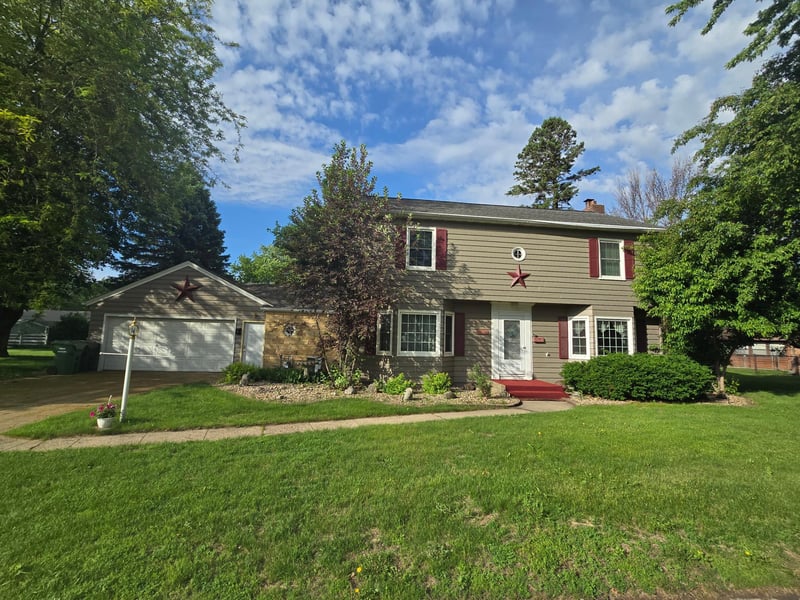 405 Clary St W, Worthington, MN 56187