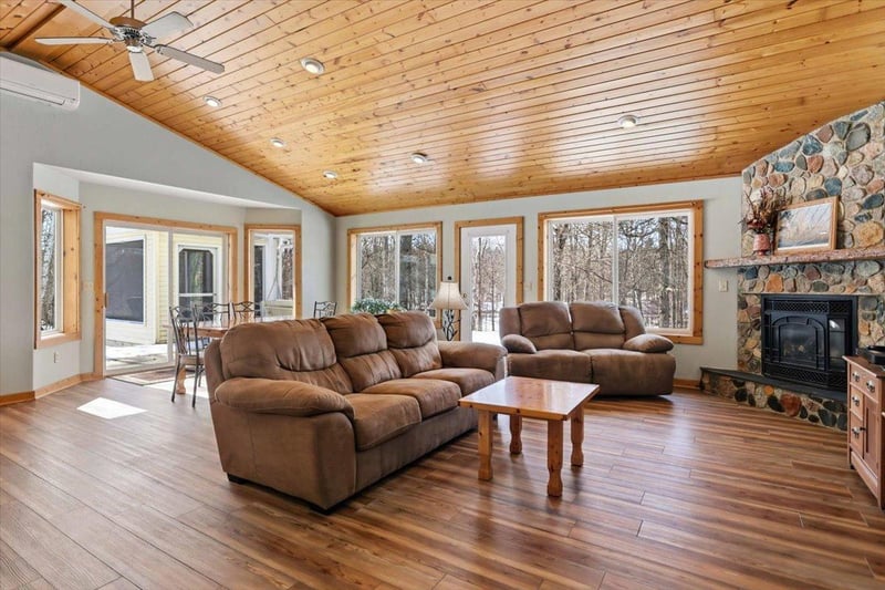2651 W Wildlife Dr, Brook Park, MN 55007