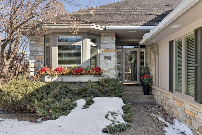 550 Waycliffe Dr N, Wayzata, MN 55391
