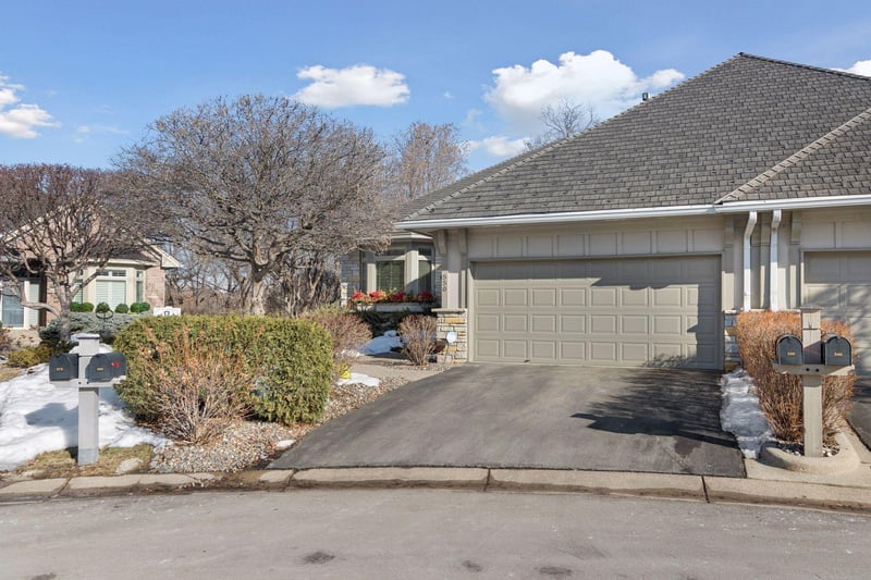 550 Waycliffe Dr N, Wayzata, MN 55391