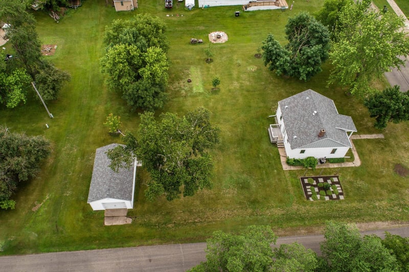 202 Lake Ave S, Ottertail, MN 56571