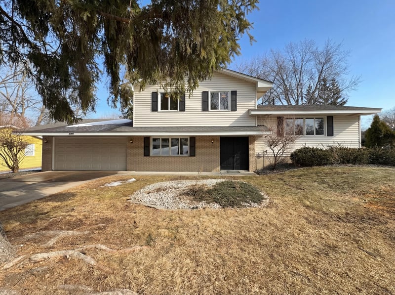 3480 Milton St N, Shoreview, MN 55126