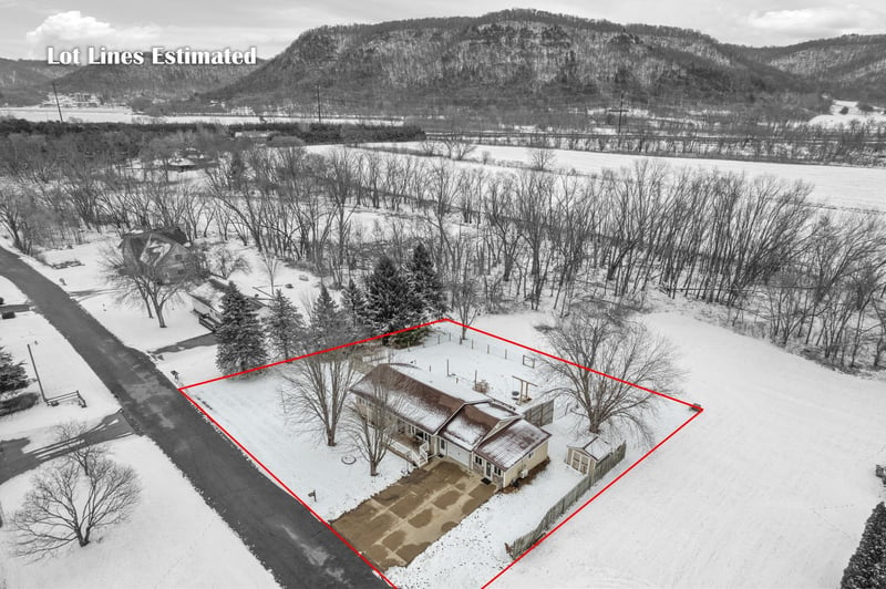 1575 N Hillview Dr, Buffalo City, WI 54622