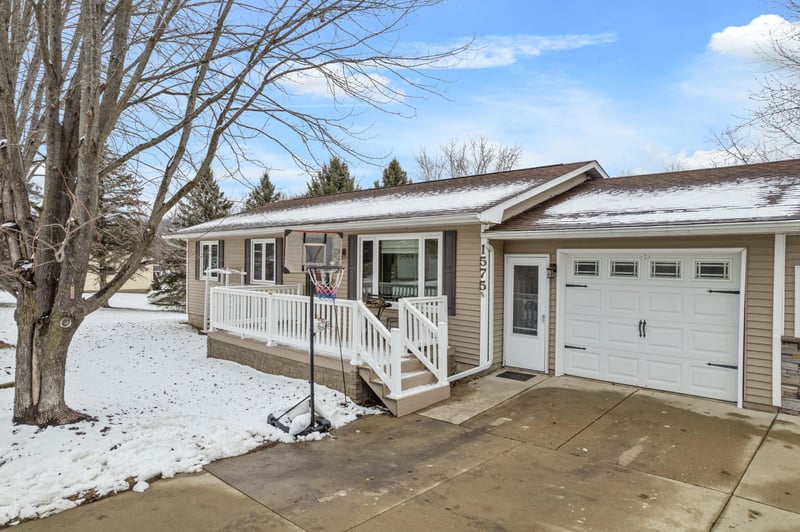 1575 N Hillview Dr, Buffalo City, WI 54622