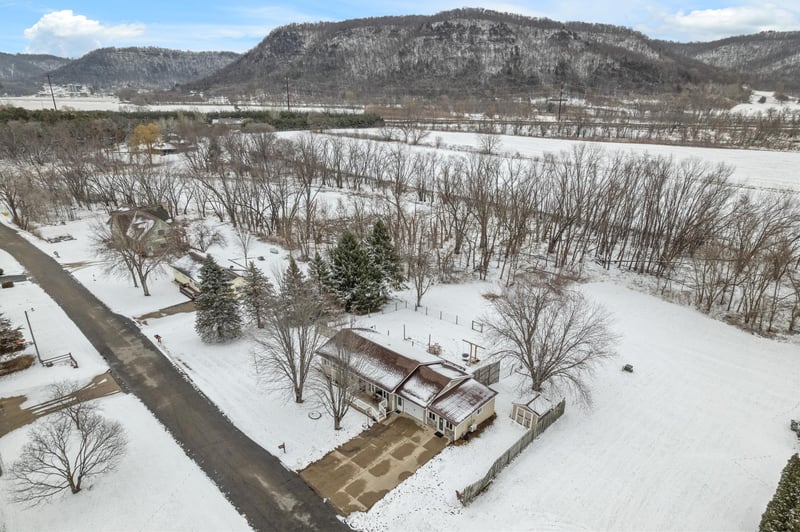 1575 N Hillview Dr, Buffalo City, WI 54622