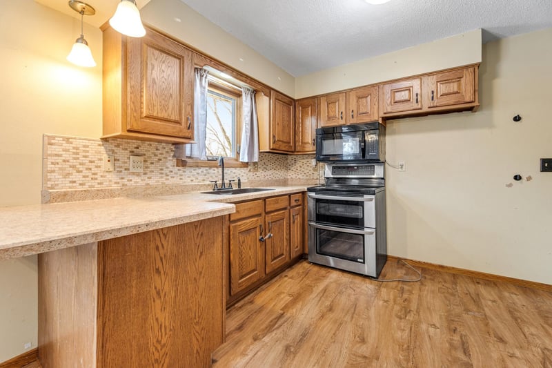 1575 N Hillview Dr, Buffalo City, WI 54622