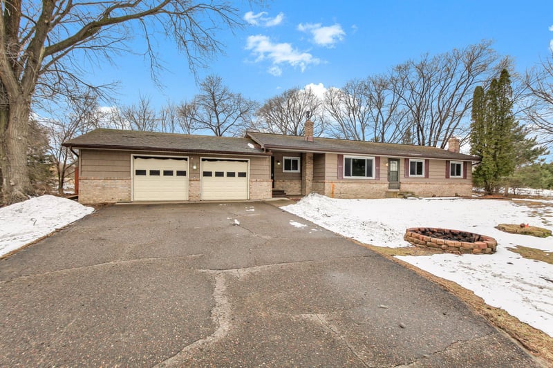 9656 Fawn Lake Dr NE, Stacy, MN 55079