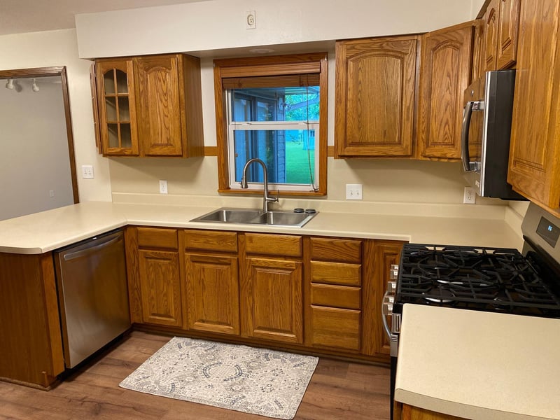 220 S 2nd St, Bird Island, MN 55310