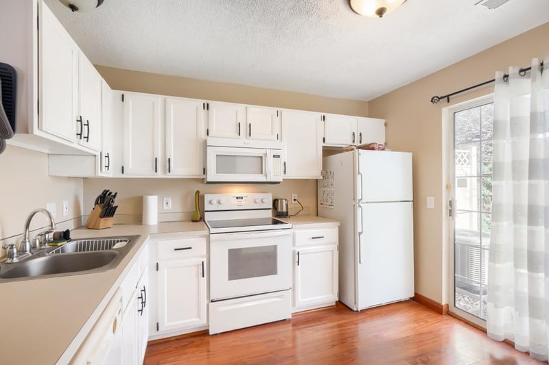 2021 Southcross Dr W #105, Burnsville, MN 55306