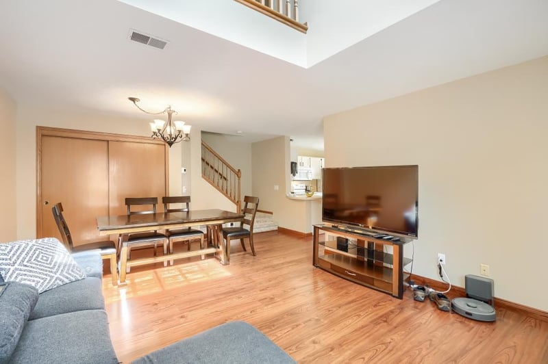 2021 Southcross Dr W #105, Burnsville, MN 55306