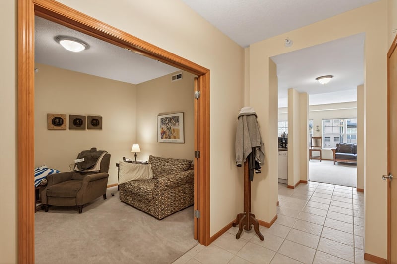 2540 38th Ave NE #203, Saint Anthony, MN 55421