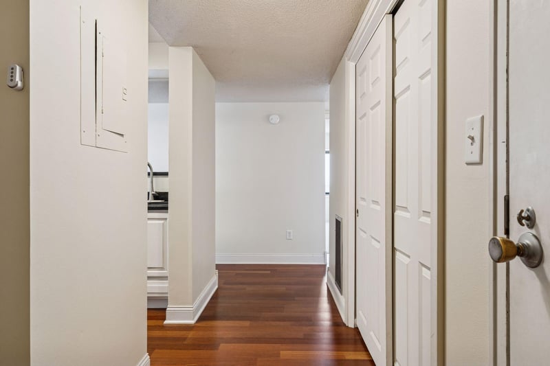 1920 S 1st St #404, Minneapolis, MN 55454