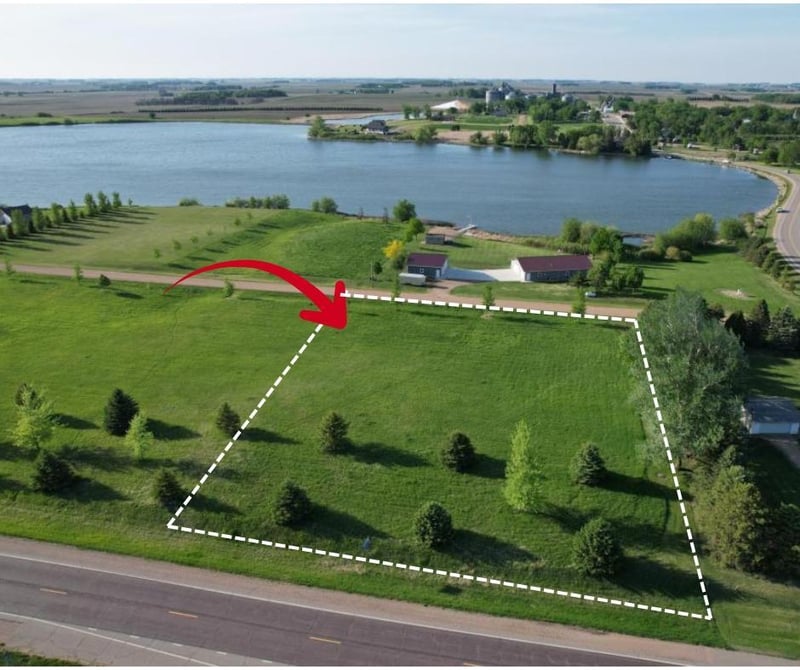 2 Summit Ln, Lake Wilson, MN 56151