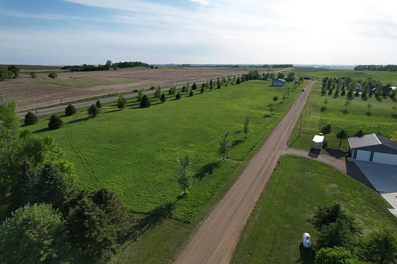 2 Summit Ln, Lake Wilson, MN 56151
