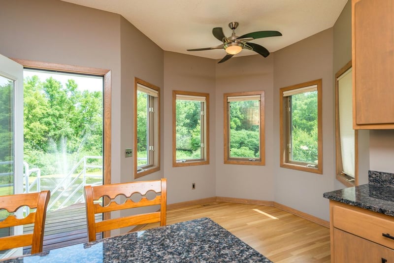 880 Vineland Ct, Chanhassen, MN 55317