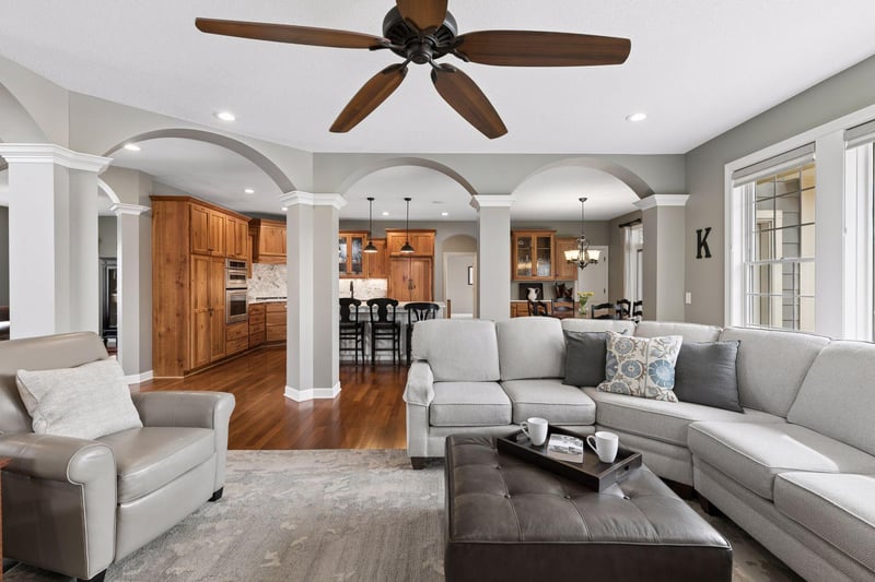 572 Spruce Cir, Eagan, MN 55123