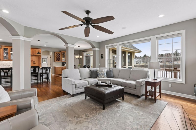572 Spruce Cir, Eagan, MN 55123